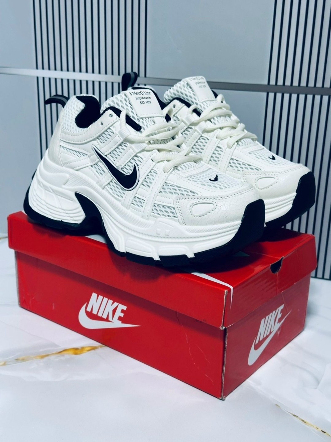 nike initiator white black y2k running casual size 9.5 shoes,кроссовки nike,кроссовки nike initiator,кроссовки женские nike initiator fq6873 101 белые,nike initiator