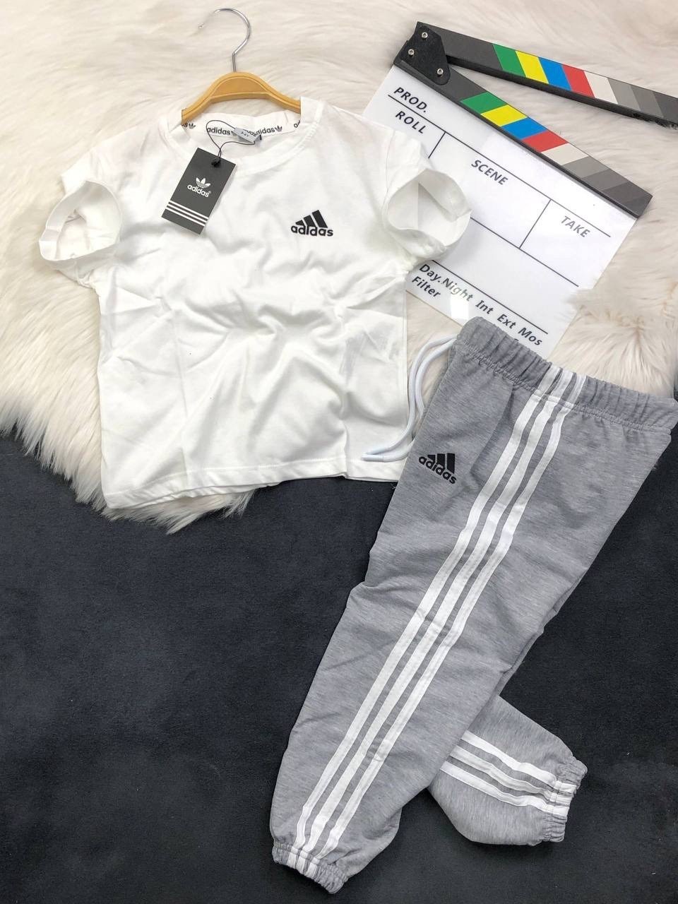 adidas essential,костюмы спортивный adidas,для мальчиков adidas,в спортивном костюме,спортивные костюмы адидас