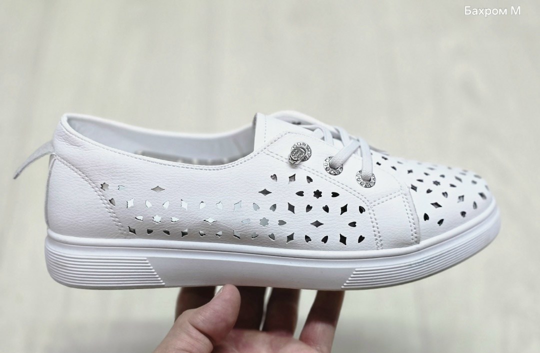 ,кеды перфорированные женские,кроссовки с перфорацией,туфли с перфорацией,мокасины белые с перфорацией
