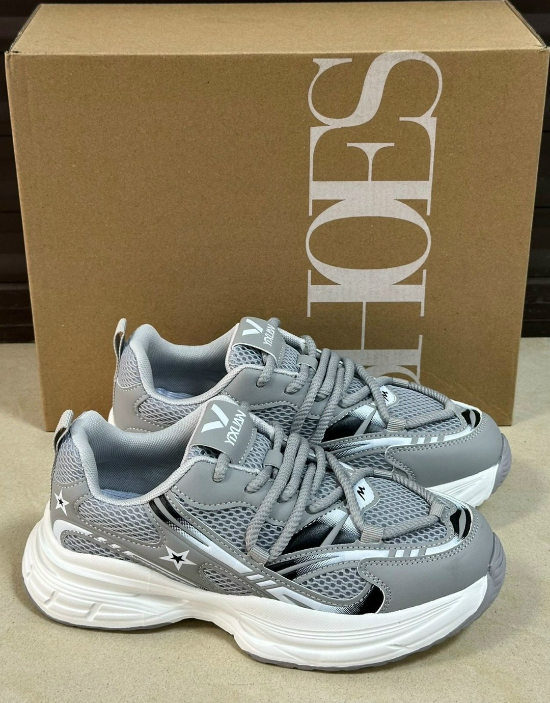 кроссовки женскиe,массивные кроссовки,черные кроссовки,,спортивная