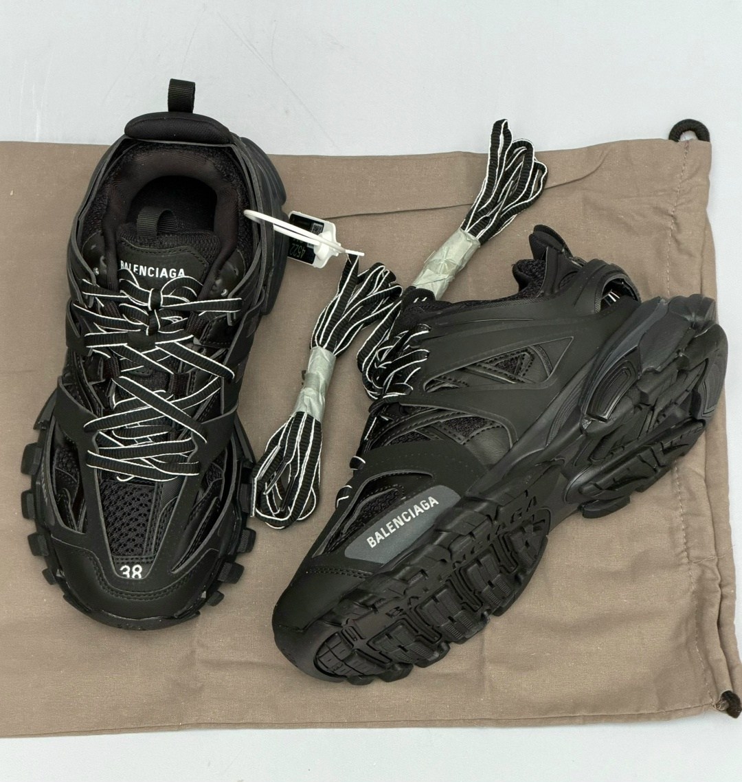 кроссовки balenciaga track sneaker черный,кроссовки balenciaga,кроссовки balenciaga track,кроссовки женские balenciaga,мужские кроссовки balenciaga track черные