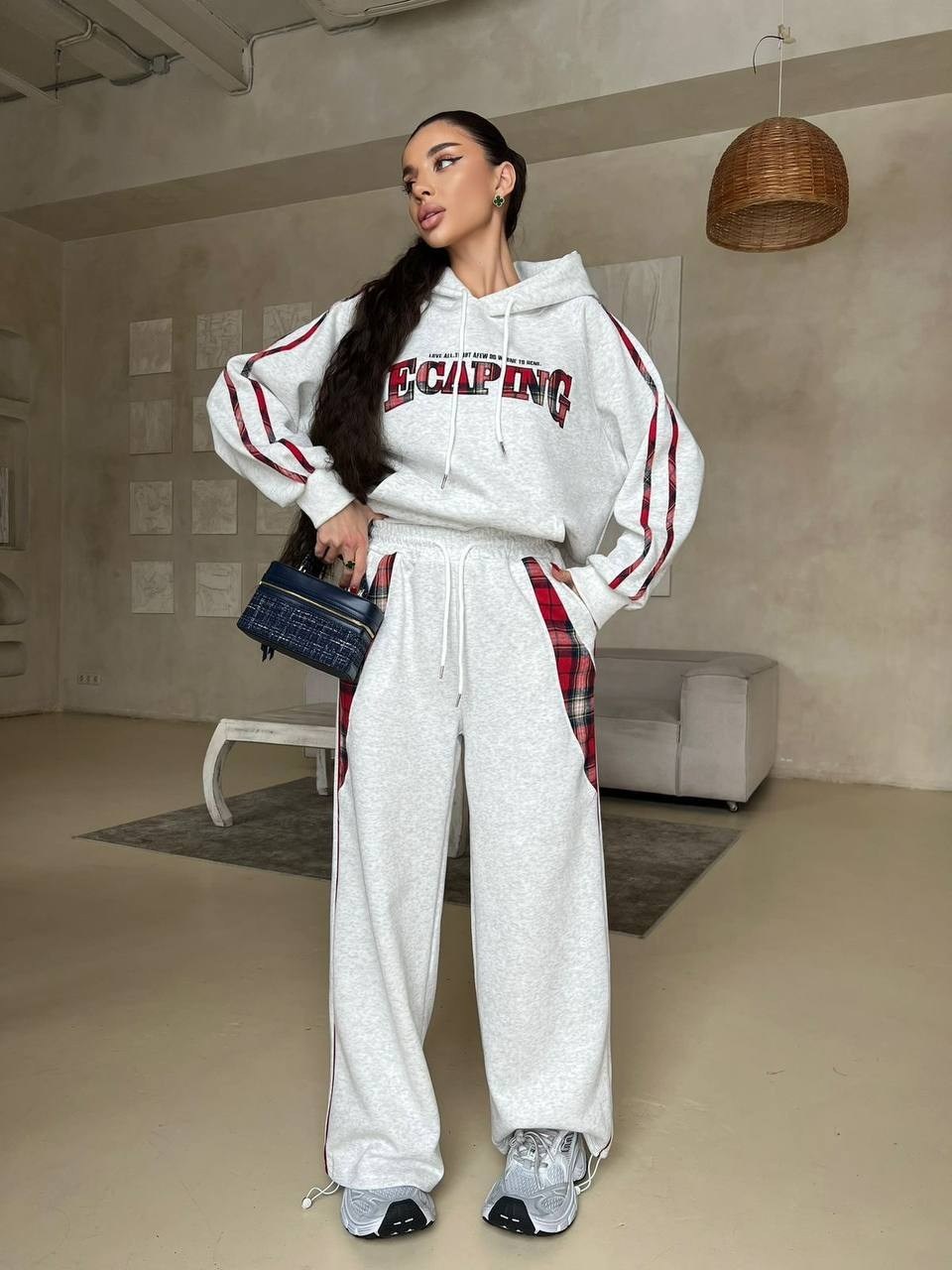 женский красный костюм miu miu,красный женский костюм,спортивный женский костюм красный,женский спортивный костюм,спортивный костюм