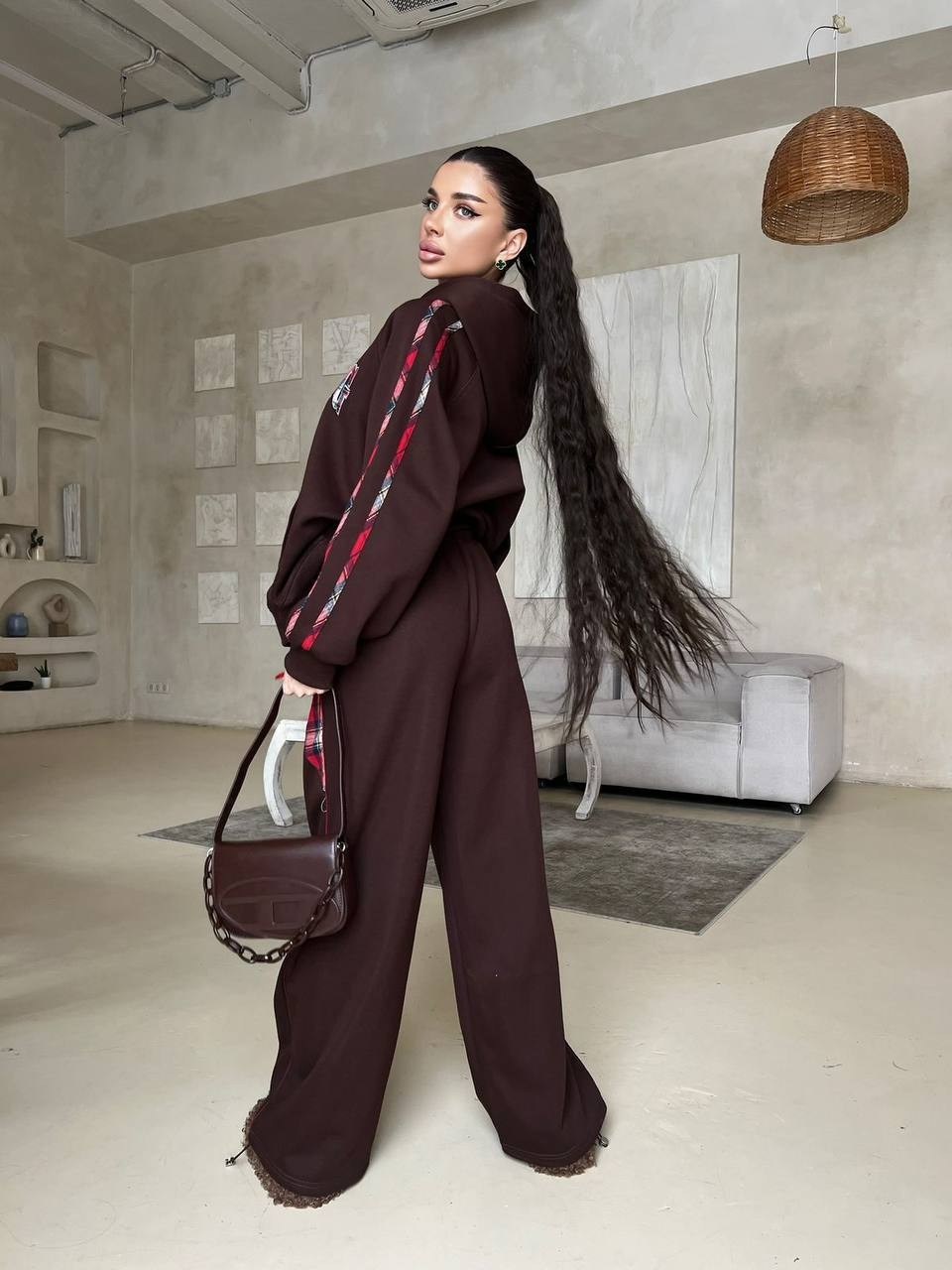 женский красный костюм miu miu,красный женский костюм,спортивный женский костюм красный,женский спортивный костюм,спортивный костюм