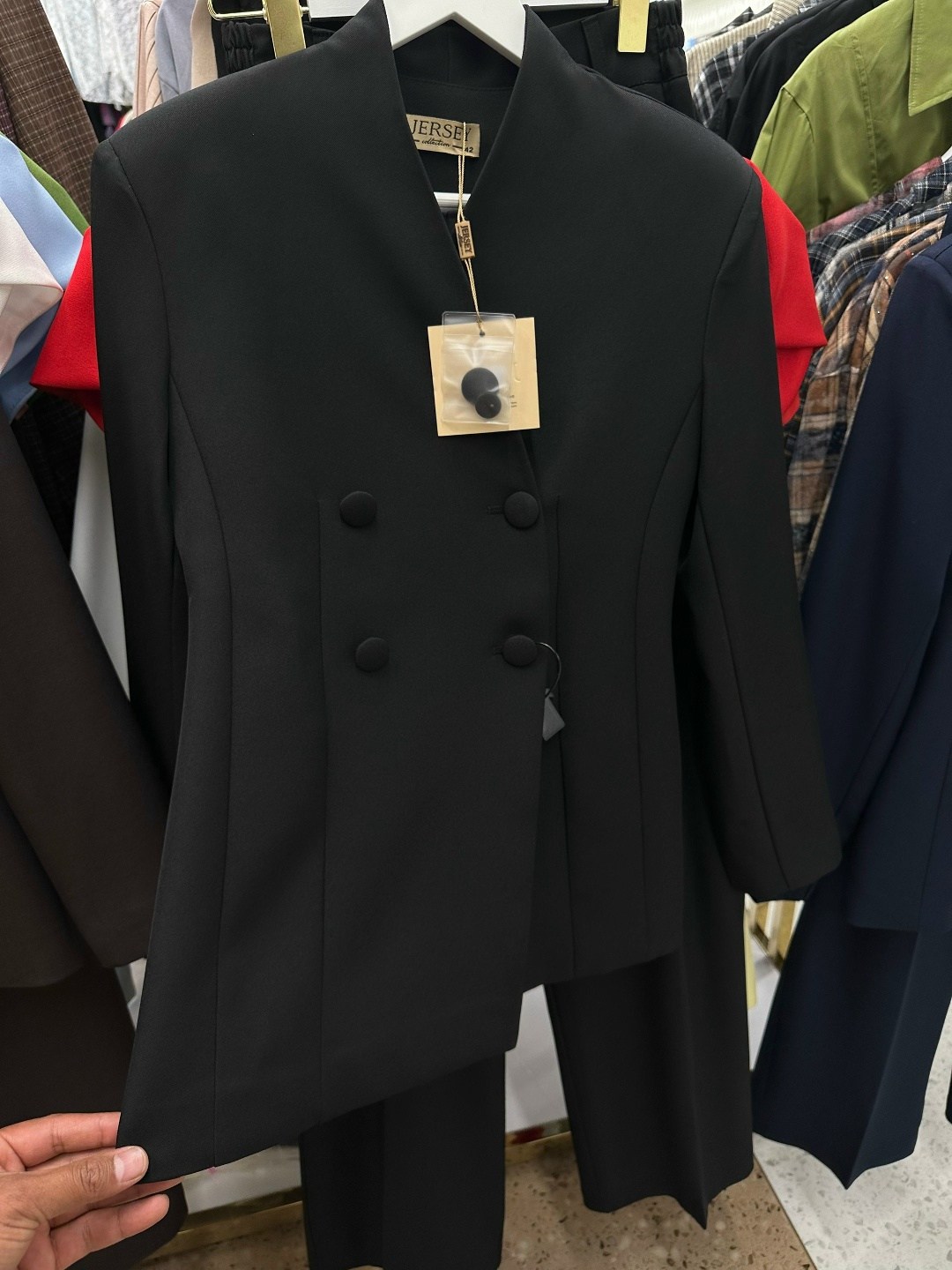 брючный костюм,белый брючный костюм,женский брючный костюм,стильные костюмы,классический костюм белый