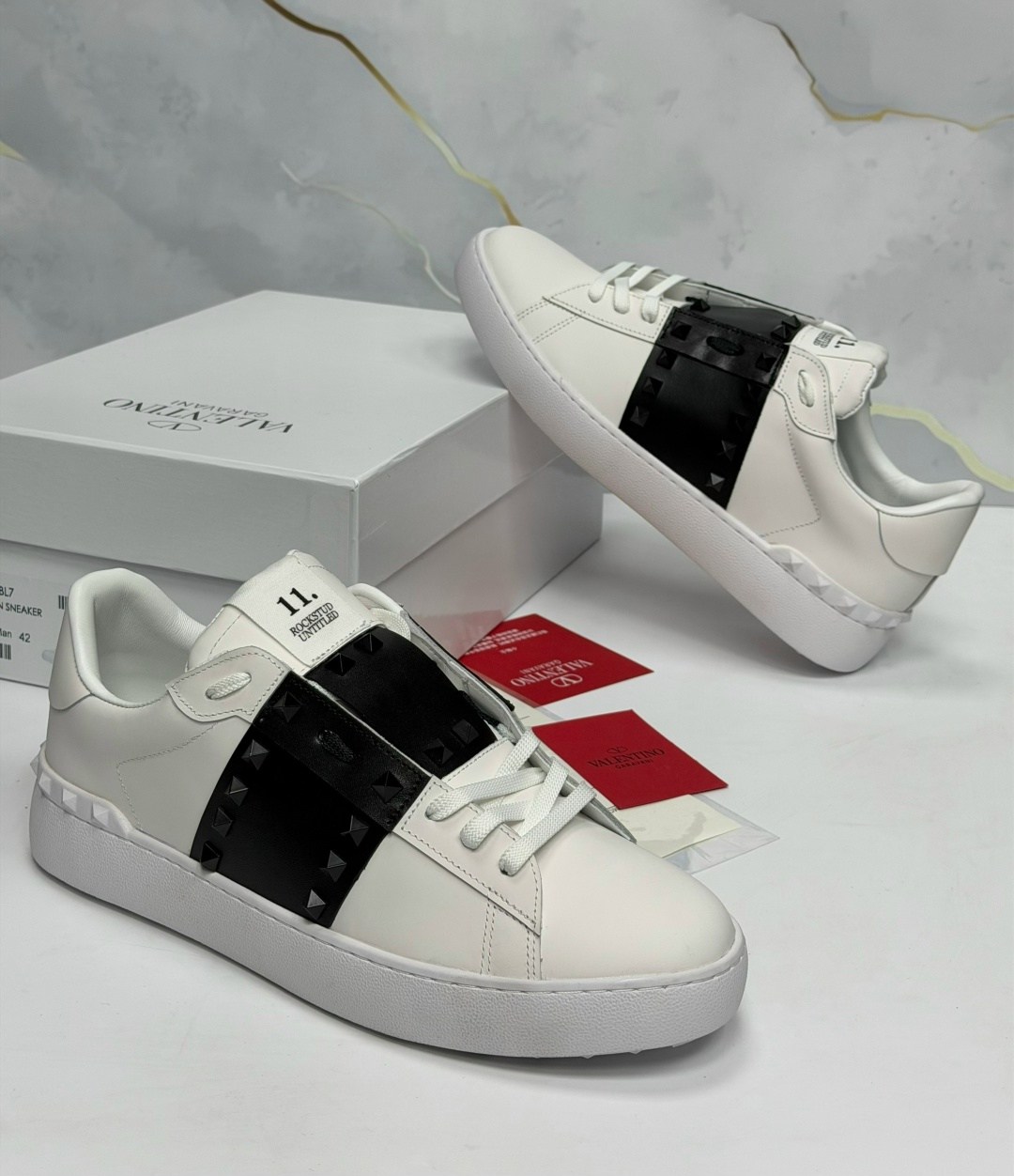 ,кроссовки valentino,валентино ,валентино кроссовки,бело-черные женские кожаные кроссовки rockstud untitled valentino garavani