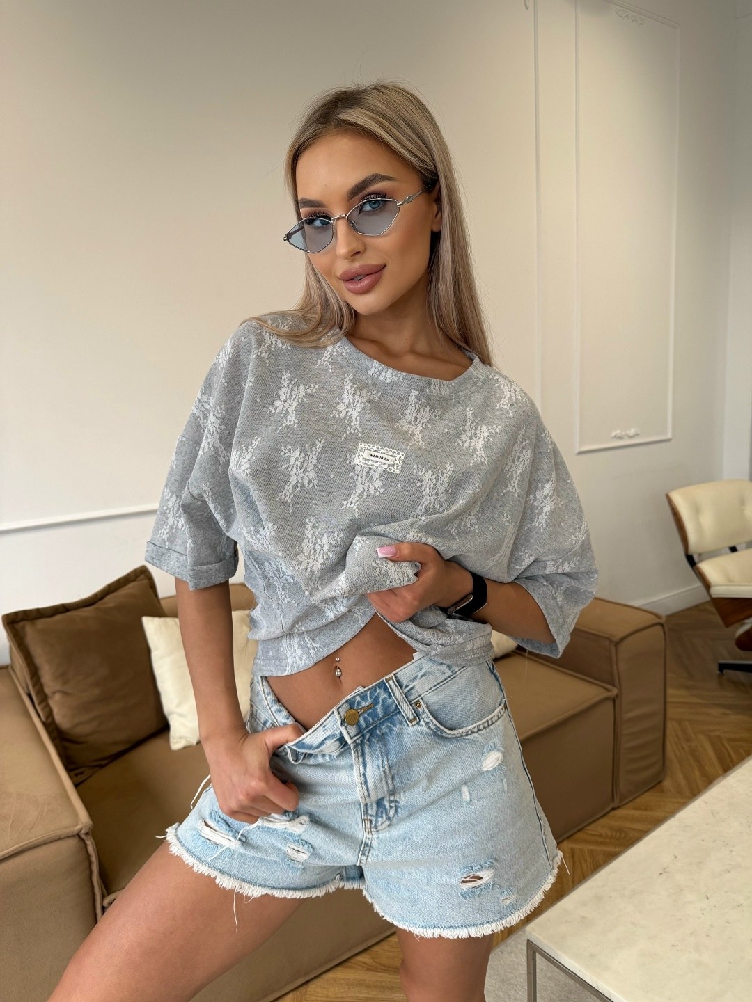 футболка оверсайз со стразам,футболка с блестками оверсайз со стразами no logo/no name цвет белый,женская футболка оверсайз со стразами,нарядная кофта,футболка со стразами