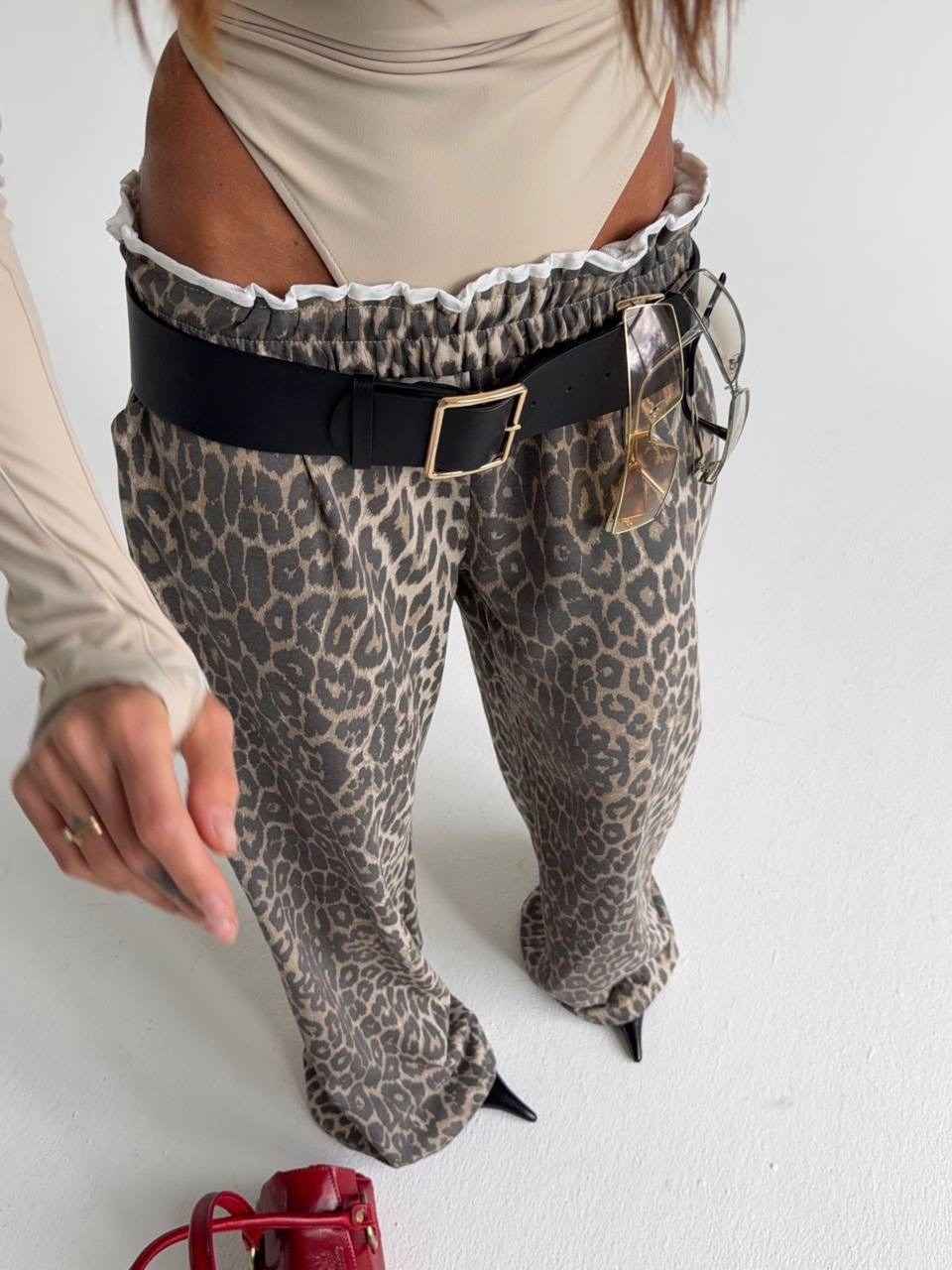 мода модная,модные брюки,одежда современная,леопардовые джинсы