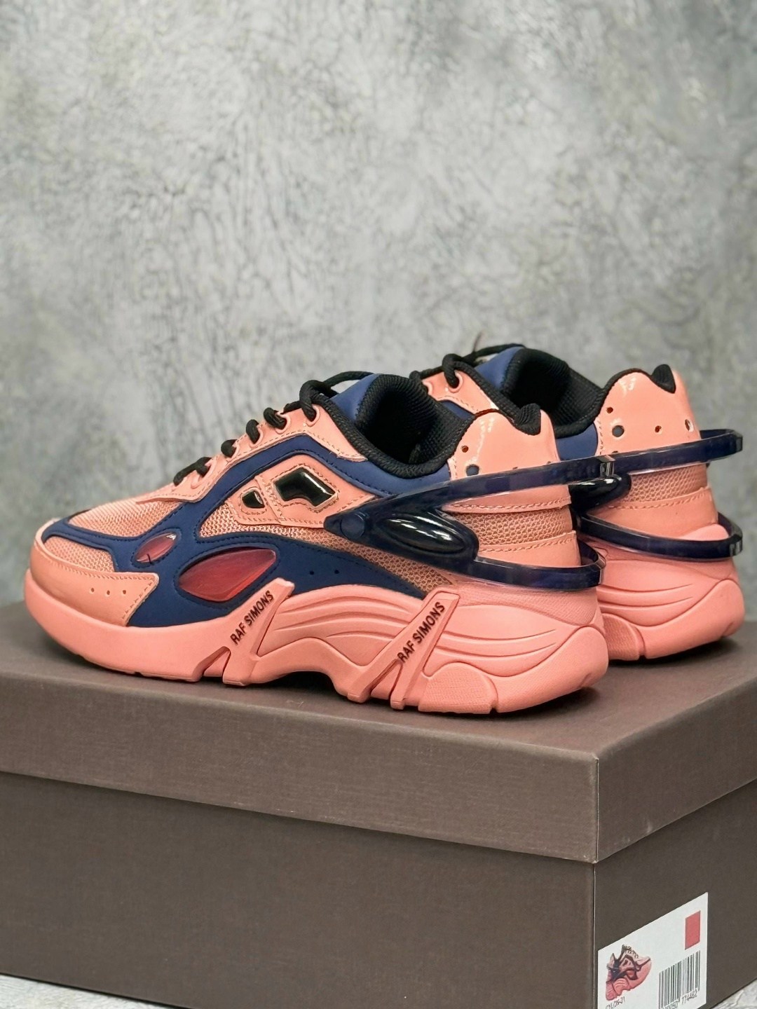 кроссовки raf simons cylon-21 розовый,кроссовки raf simons,кроссовки raf simons лососево-розовый,кроссовки raf simons cylon 21,кроссовки adidas raf simons x ozweego 'tactile rose' розовый