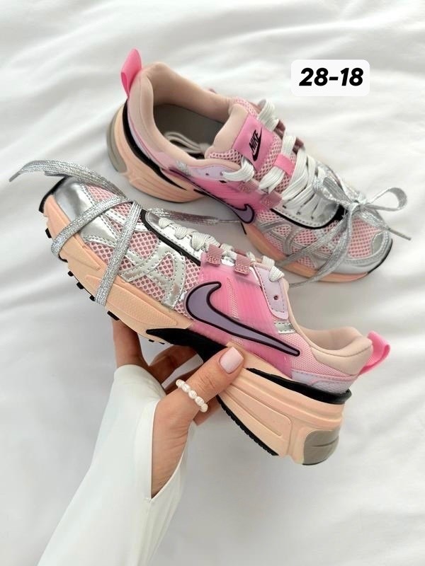 кроссовки для женщин nike initiator pink,кроссовки для бега v2k run женские с низким верхом розовые/серебристые nike,nike кроссовки для бега,кроссовки nike женские,кроссовки nike