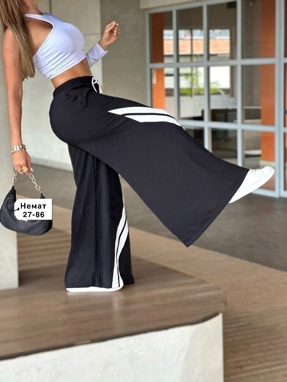 спортивные женские брюки с полосками по бокам,спортивные штаны женские широкие,спортивные брюки,широкие спортивные брюки,брюки женские широкие