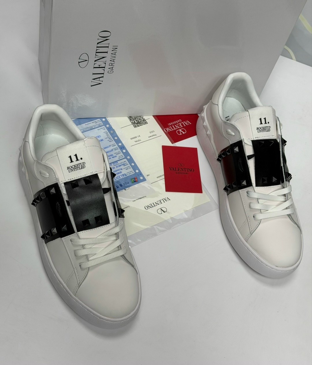 ,кроссовки valentino,валентино ,валентино кроссовки,бело-черные женские кожаные кроссовки rockstud untitled valentino garavani