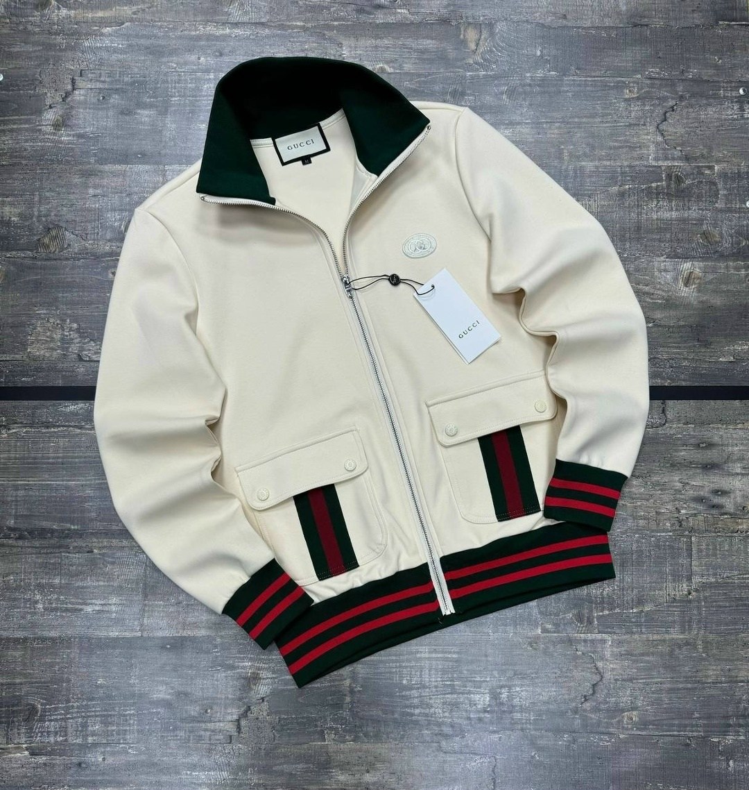 костюм спортивный gucci,белый спортивный прогулочный костюм гуччи gucci,костюм спортивный мужской,костюм gucci,спортивный костюм гуччи мужской