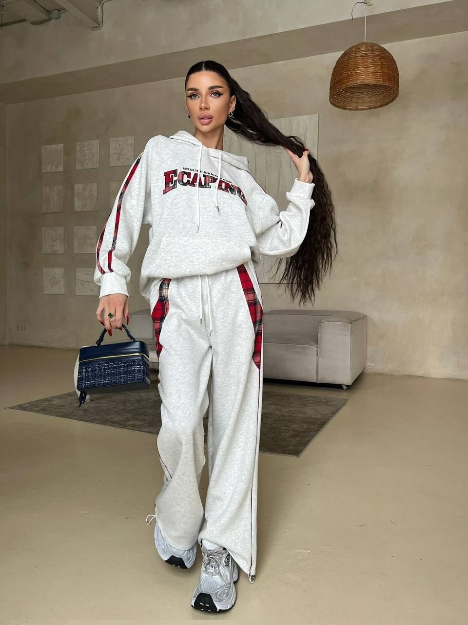 женский красный костюм miu miu,красный женский костюм,спортивный женский костюм красный,женский спортивный костюм,спортивный костюм