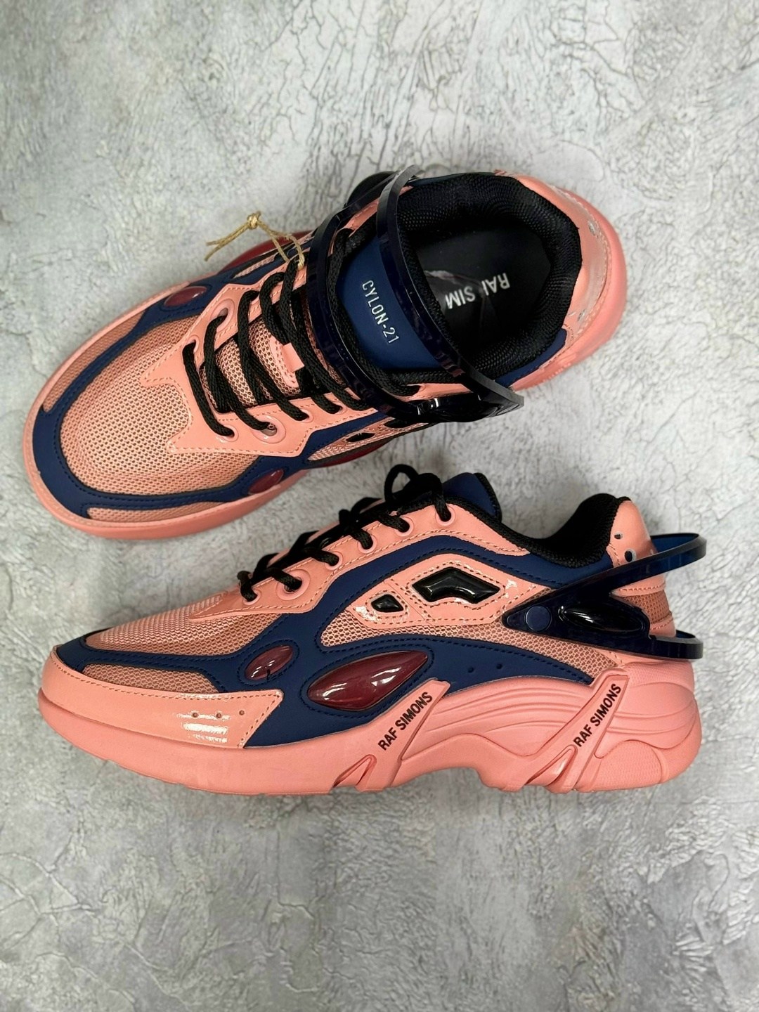 кроссовки raf simons cylon-21 розовый,кроссовки raf simons,кроссовки raf simons лососево-розовый,кроссовки raf simons cylon 21,кроссовки adidas raf simons x ozweego 'tactile rose' розовый