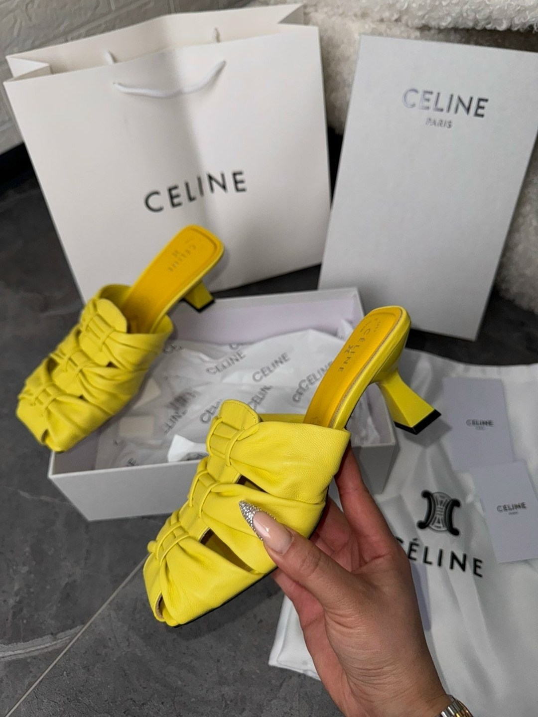 ,женские шлепанцы,тапочки модные,модные сандалии,сандалии