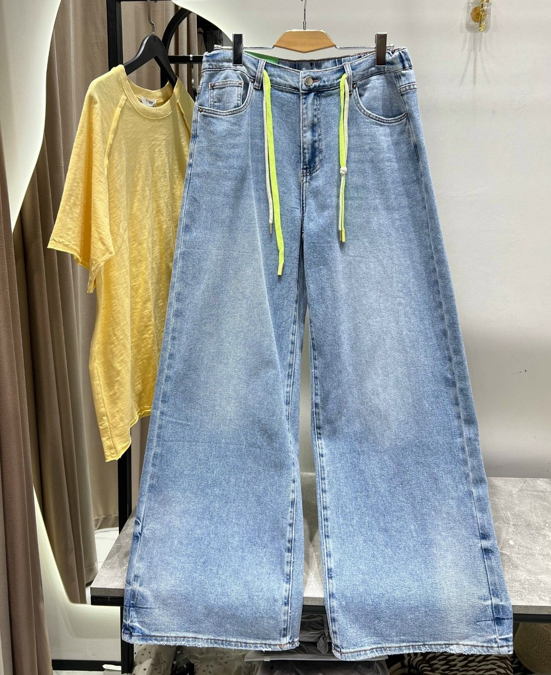 джинсы широкие,женские джинсы,брюки джинсы,стильные джинсы,брюки джинс