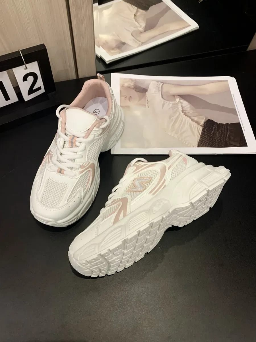 женские кроссовки,кроссовки модные,кроссовки для женщин,спортивная ,массивные кроссовки