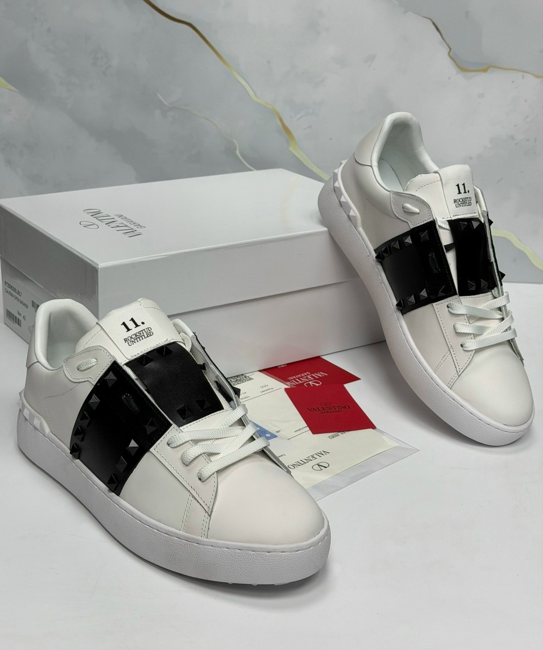 ,кроссовки valentino,валентино ,валентино кроссовки,бело-черные женские кожаные кроссовки rockstud untitled valentino garavani