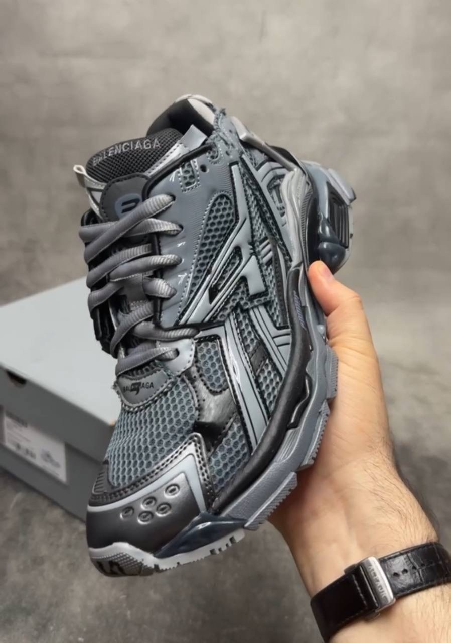 мужские кроссовки balenciaga runner темно-серые,черные серые мужские кроссовки runner balenciaga,balenciaga runner sneaker dark grey & black,кроссовки balenciaga runner,кроссовки balenciaga runner dar