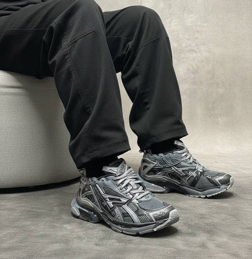 мужские кроссовки balenciaga runner темно-серые,черные серые мужские кроссовки runner balenciaga,balenciaga runner sneaker dark grey & black,кроссовки balenciaga runner,кроссовки balenciaga runner dar