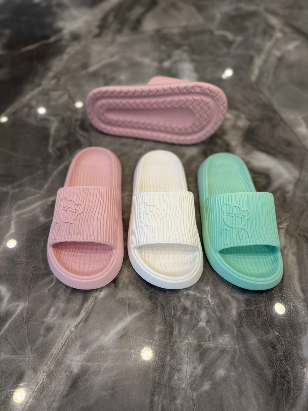 ,женские шлепанцы,тапочки модные,женские тапочки,летние тапочки