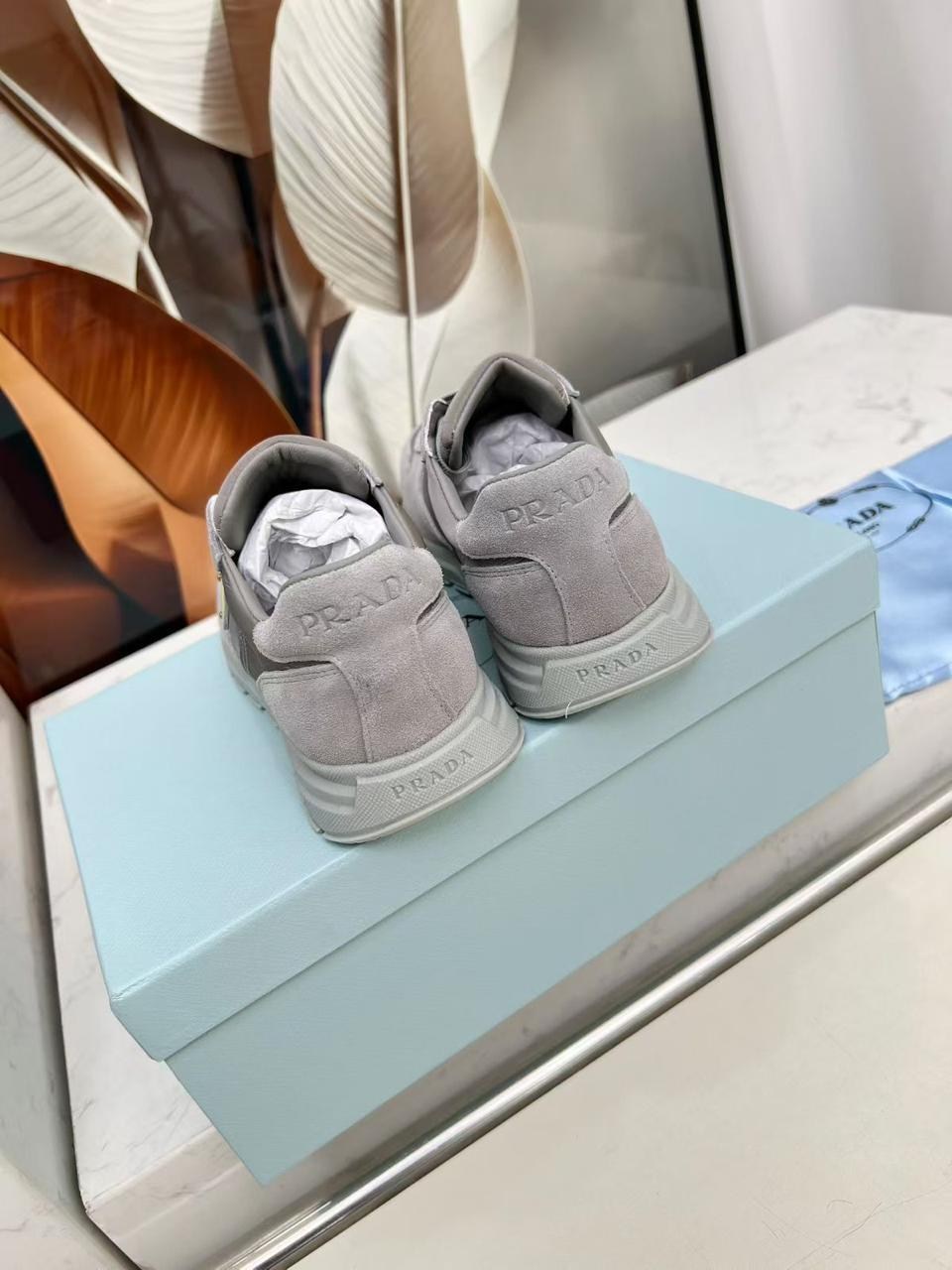 комбинированные кроссовки prada,кроссовки prada женские,,прада милано кроссовки,женские кроссовки