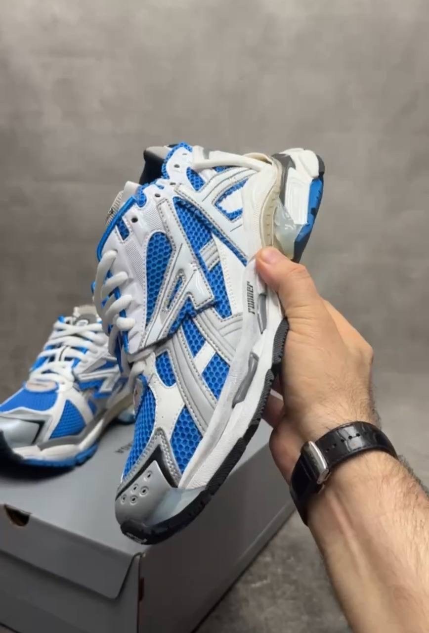 кроссовки balenciaga,бело-синие кроссовки для бега balenciaga,кроссовки женские balenciaga,кроссовки balenciaga runner,кроссовки balenciaga runner s/s 2026