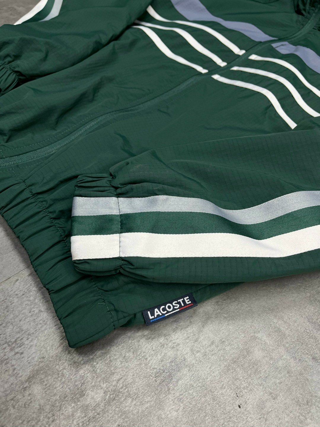 спортивный костюм lacoste,костюм спортивный,спортивные костюмы для мужчин,мужские спортивные костюмы,белый костюм лакост