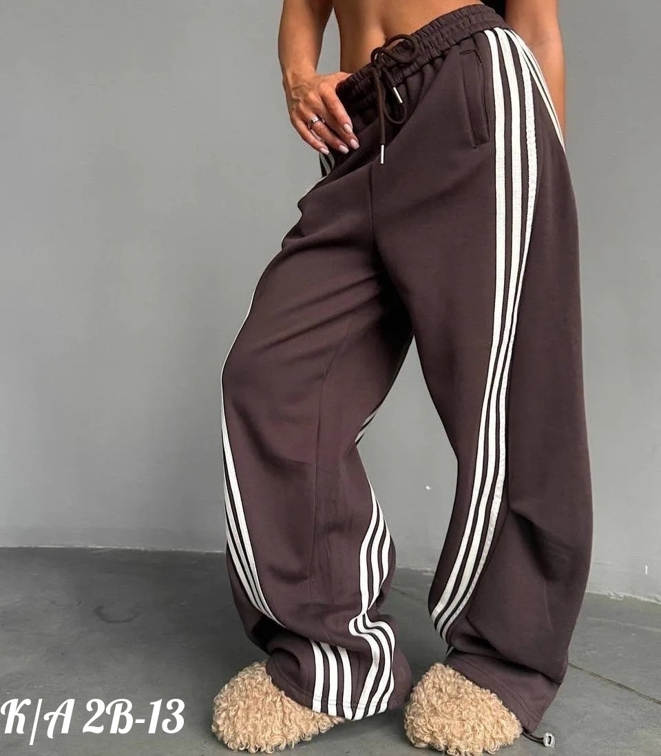широкие штаны,спортивные штаны,спортивный стиль в одежде,женские спортивные штаны,женский спортивный костюм