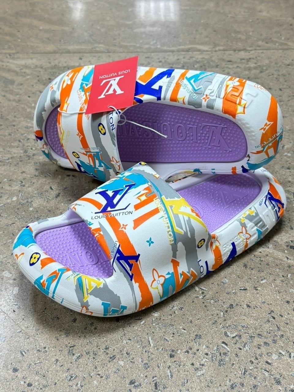шлепанцы женские луи виттон,луи виттон шлепки женские,шлепанцы женские,модные тапочки,пляжная