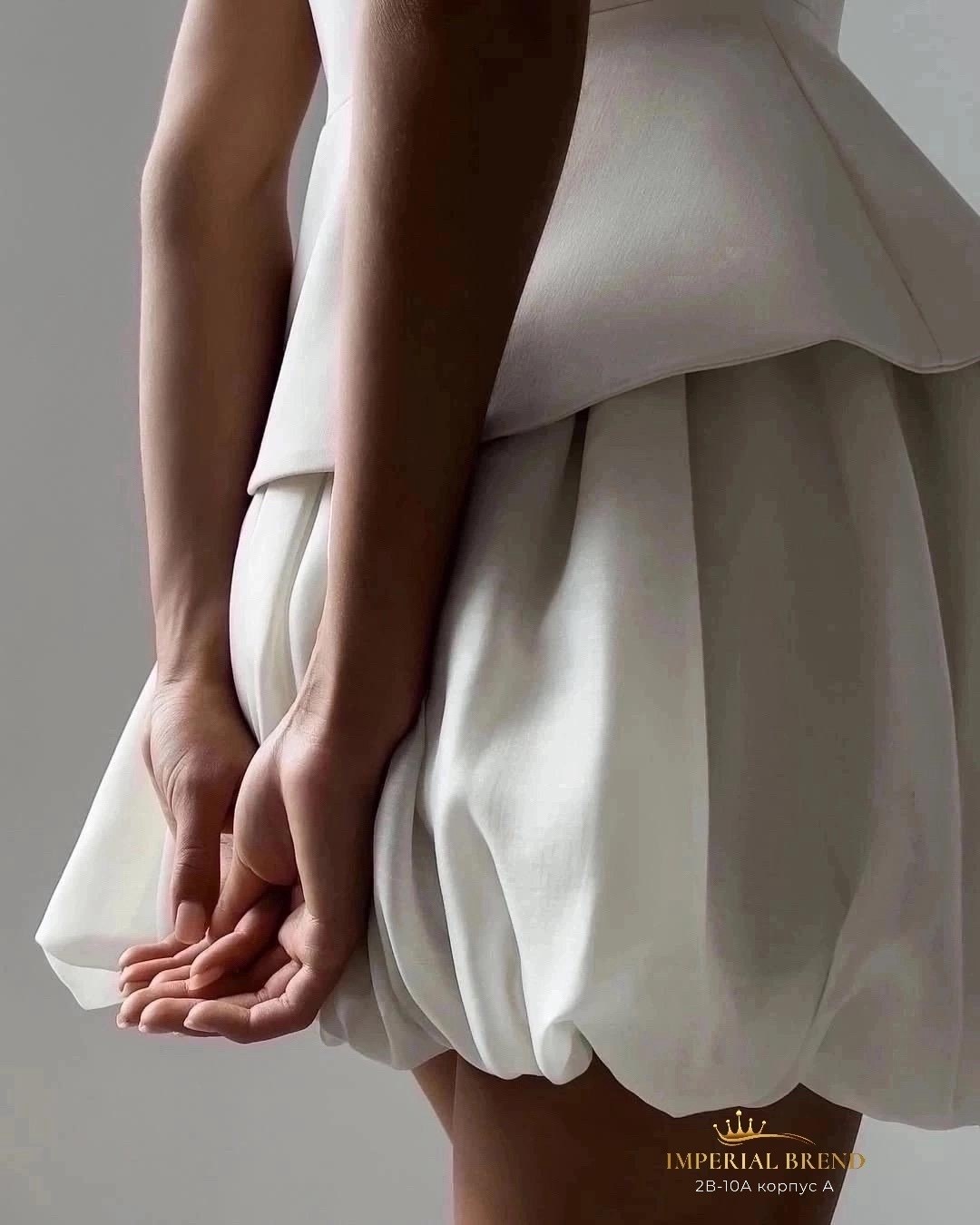 белый костюм с юбкой,костюм женский с юбкой,платье стильное,стильные наряды,дизайнерские платья