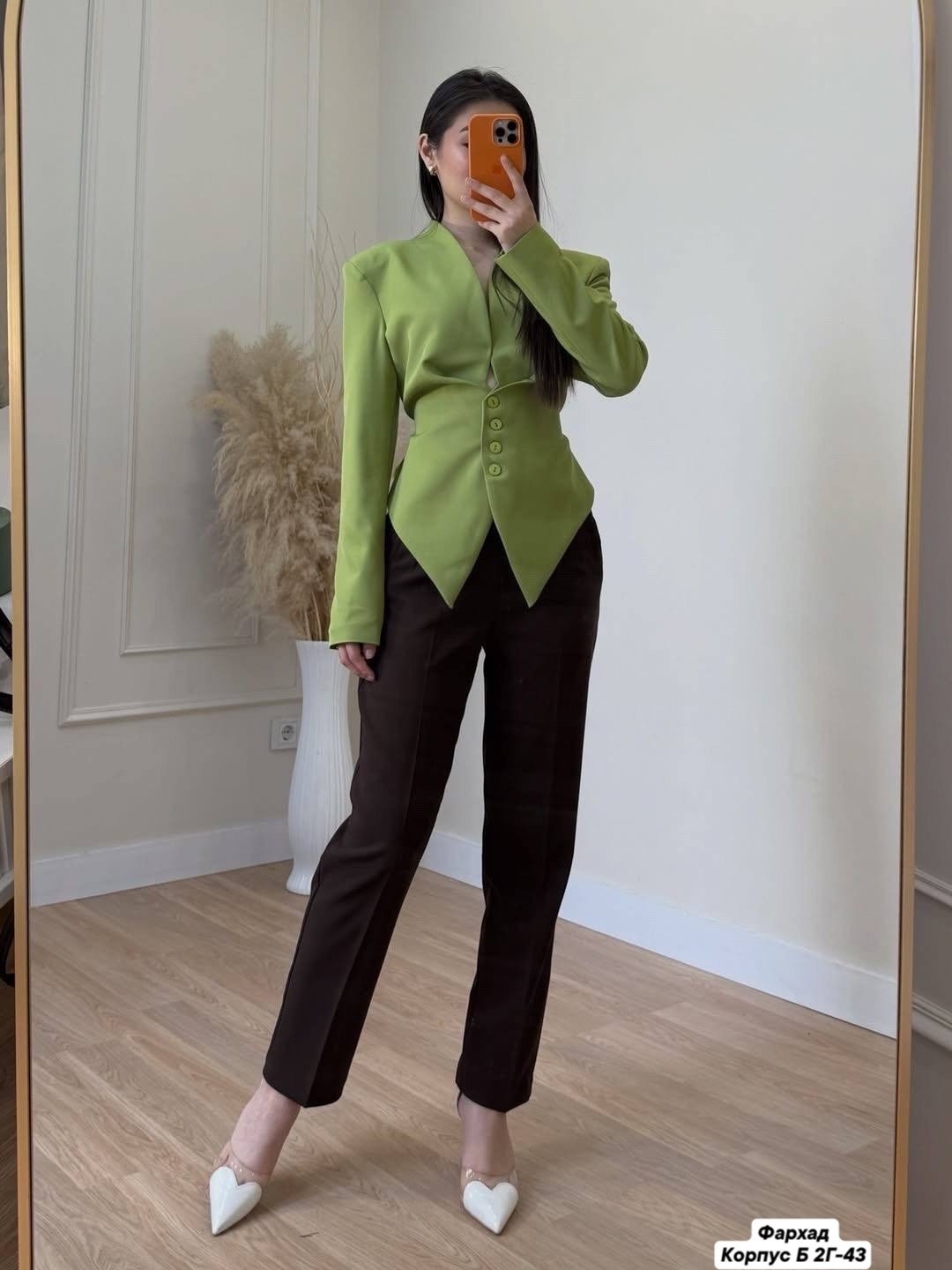 жакет с баской,жакет с лацканами,брючный костюм,пиджак приталенный,жакет