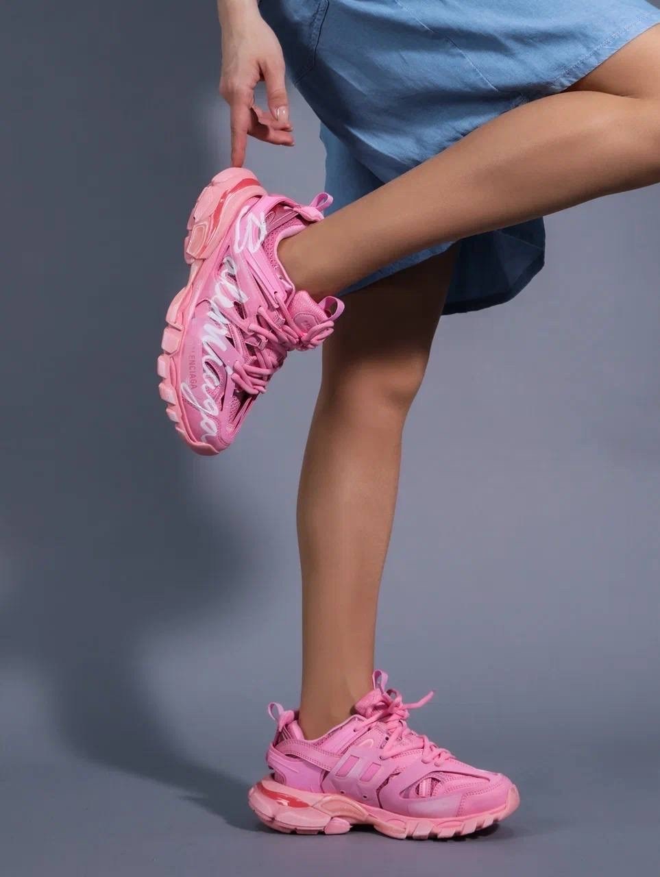 кроссовки женские balenciaga,кроссовки баленсиага трек женские,кроссовки баленсиага трек розовые,кроссовки balenciaga,женские кроссовки balenciaga track a123305 розовые