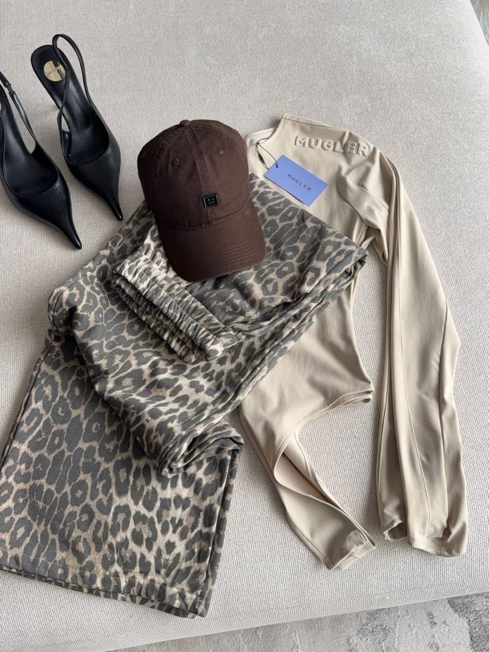 мода модная,модные брюки,одежда современная,леопардовые джинсы