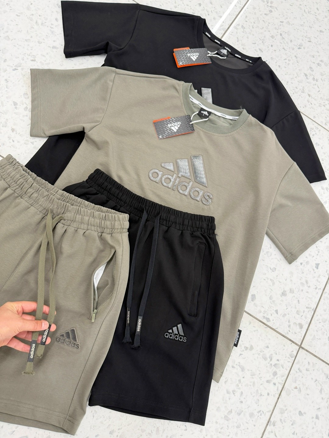 мужской спортивный костюм adidas,спортивный костюм adidas,комплект футболок adidas,костюм спортивный мужской,adidas костюм