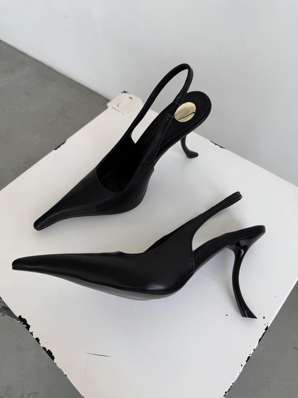 ,туфли saint laurent,лакированные туфли,женские туфли на высоком каблуке черные с металлическим острым носком,туфли лодочки женские