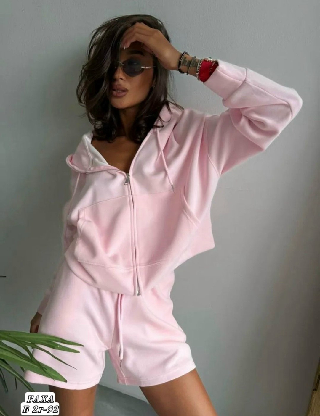 спортивные костюм с шортами,женский костюм с шортами,костюм спортивный,спортивная одежда для девушек,повседневный спортивный костюм