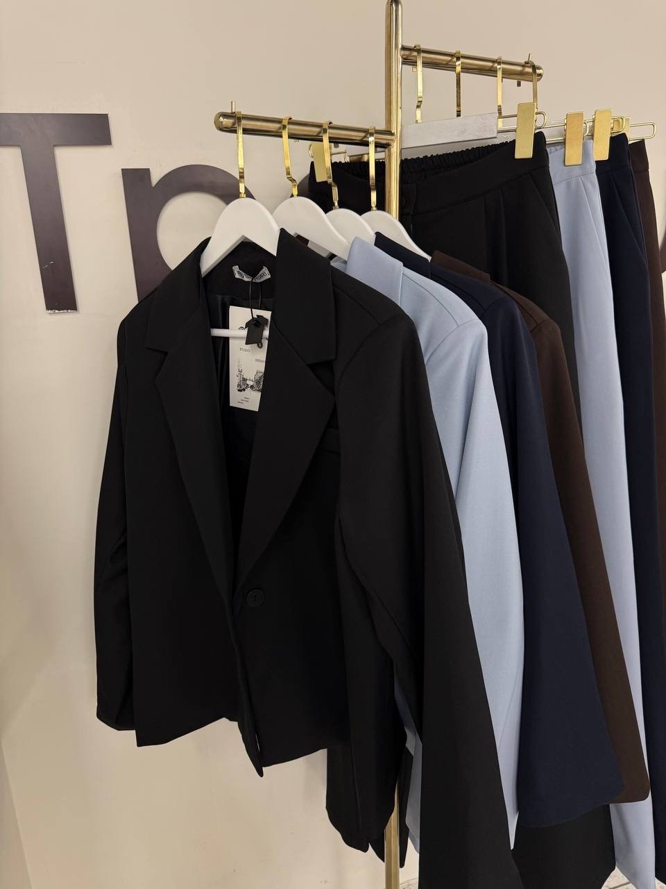 костюм брючный деловой с пиджаком классический mystique veil 225723301,костюм брючный деловой с пиджаком классический mystique veil,классический брючный костюм с пиджаком cosmo brand,брючный костюм,бр