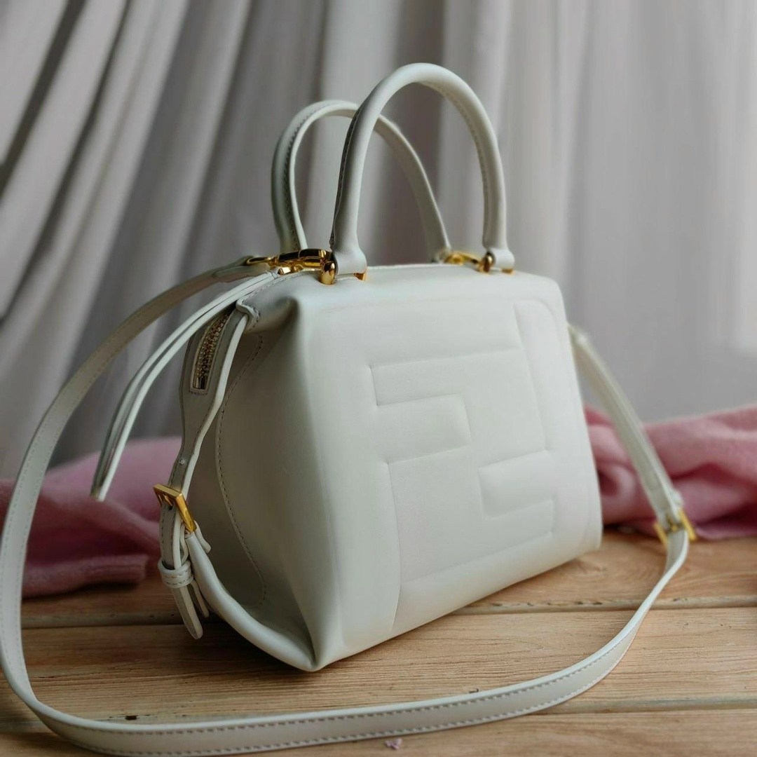 сумка,сумки женская,сумка фенди белая,модная сумка,cумка fendi