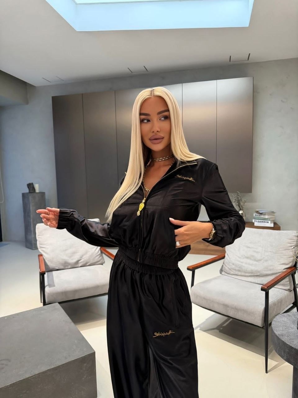 велюровый костюм,костюм велюровый женский,велюровый спортивный костюм,спортивный велюровый женский костюм,костюм из велюра