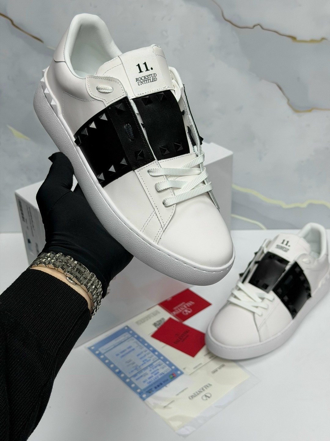 ,кроссовки valentino,валентино ,валентино кроссовки,бело-черные женские кожаные кроссовки rockstud untitled valentino garavani