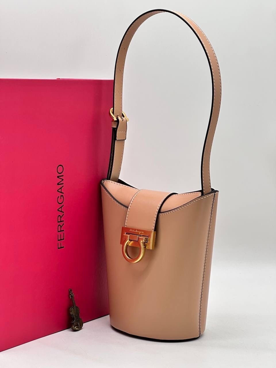 сумка salvatore ferragamo,сумка ferragamo,сумки,сумка,женская сумка