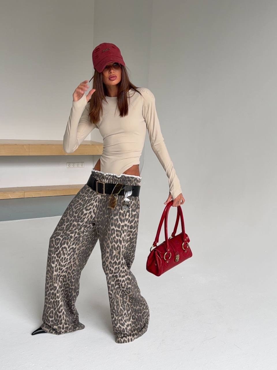 мода модная,модные брюки,одежда современная,леопардовые джинсы
