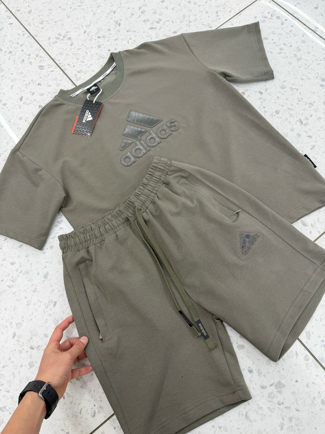 мужской спортивный костюм adidas,спортивный костюм adidas,комплект футболок adidas,костюм спортивный мужской,adidas костюм