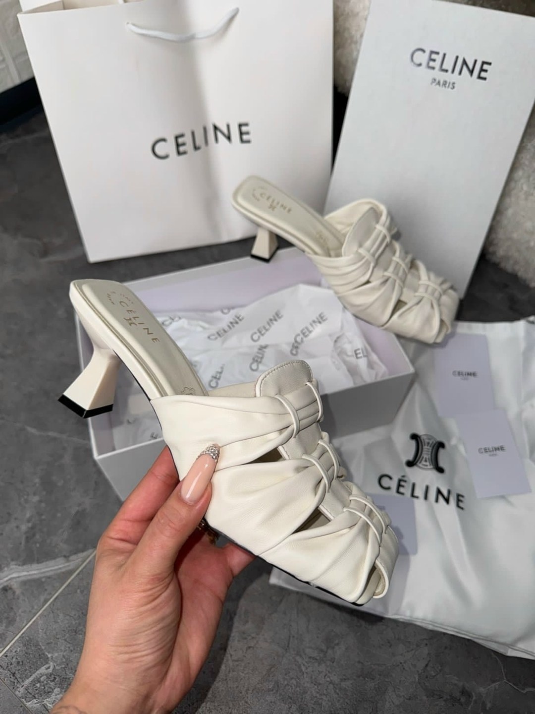 ,женские шлепанцы,тапочки модные,модные сандалии,сандалии