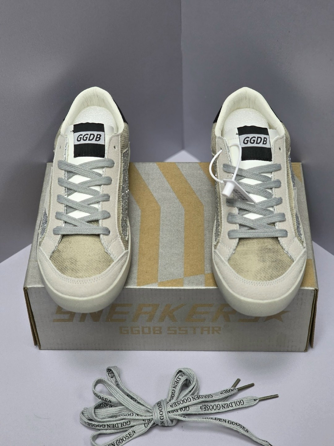 golden goose кеды v-star с блестками серебристый,golden goose кеды super-star с блестками серебристый,golden goose кеды hi star с блестками белый,низкие кеды ball-star glitter golden goose,кеды golden
