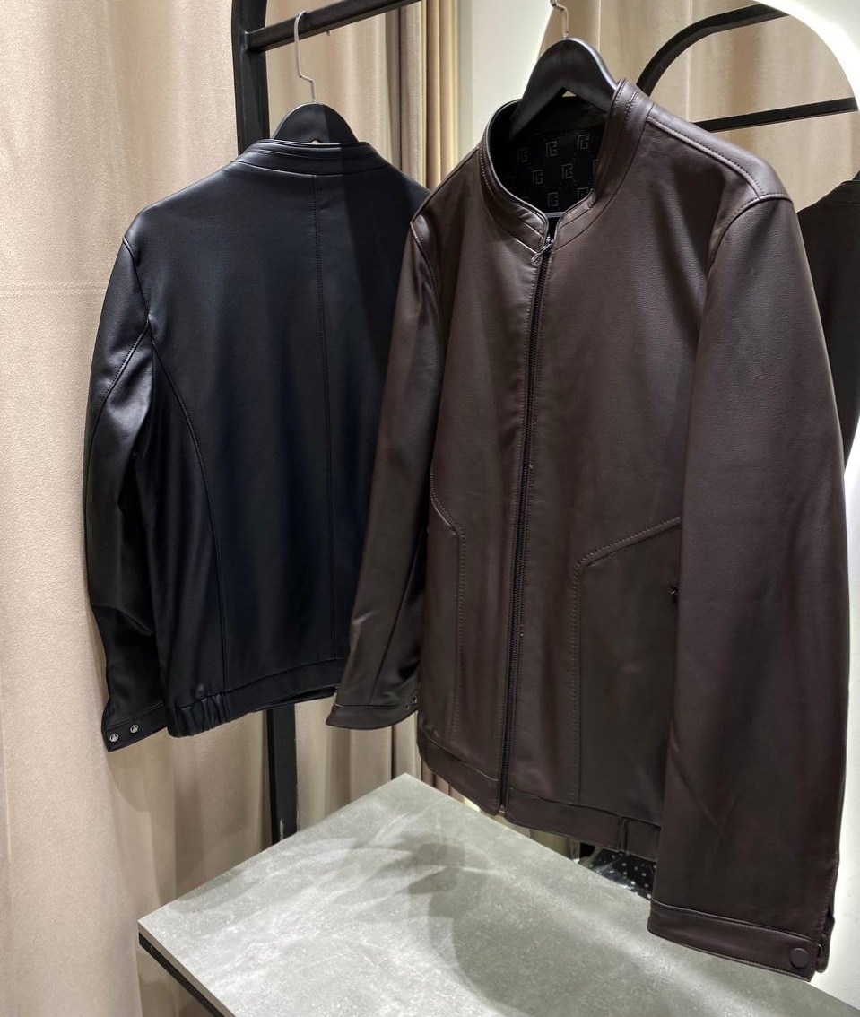 мужская кожаная куртка,кожаная куртка,мужская кожаная куртка с классическими черными брюками,men's racer jacket in black leather,мужской стиль