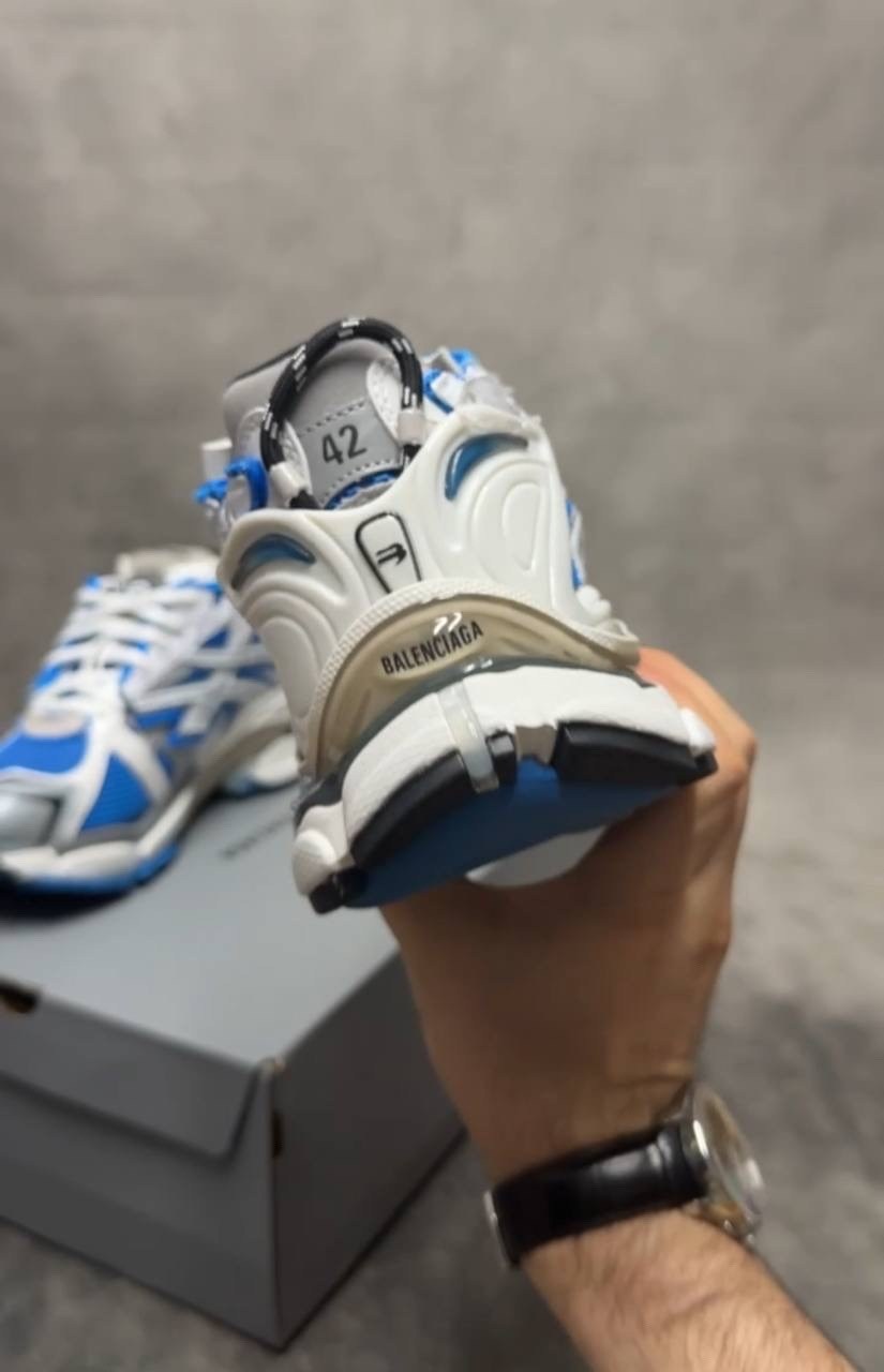 кроссовки balenciaga,бело-синие кроссовки для бега balenciaga,кроссовки женские balenciaga,кроссовки balenciaga runner,кроссовки balenciaga runner s/s 2026