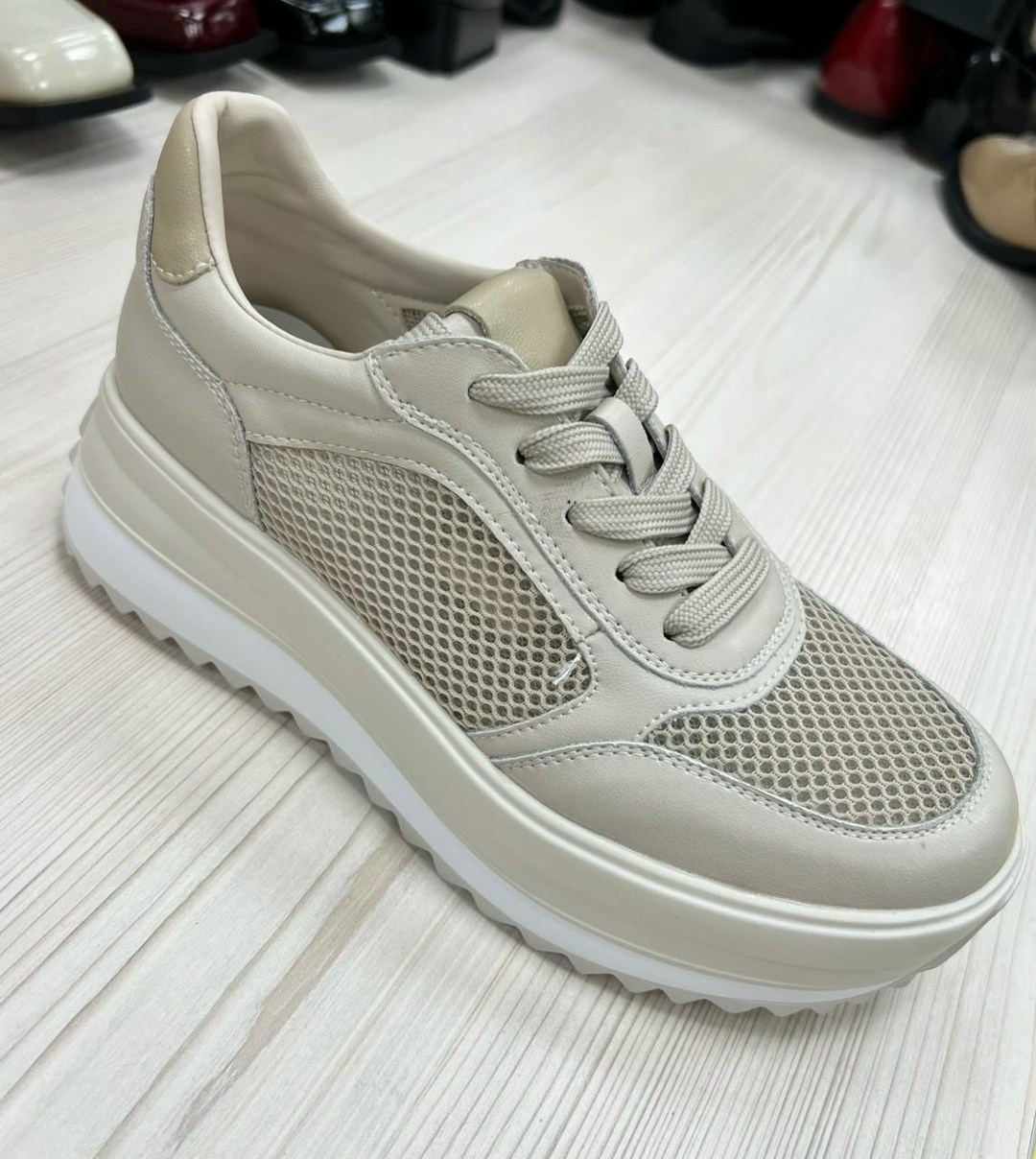 ,женские кроссовки,женская , кроссовки,кроссовки белая