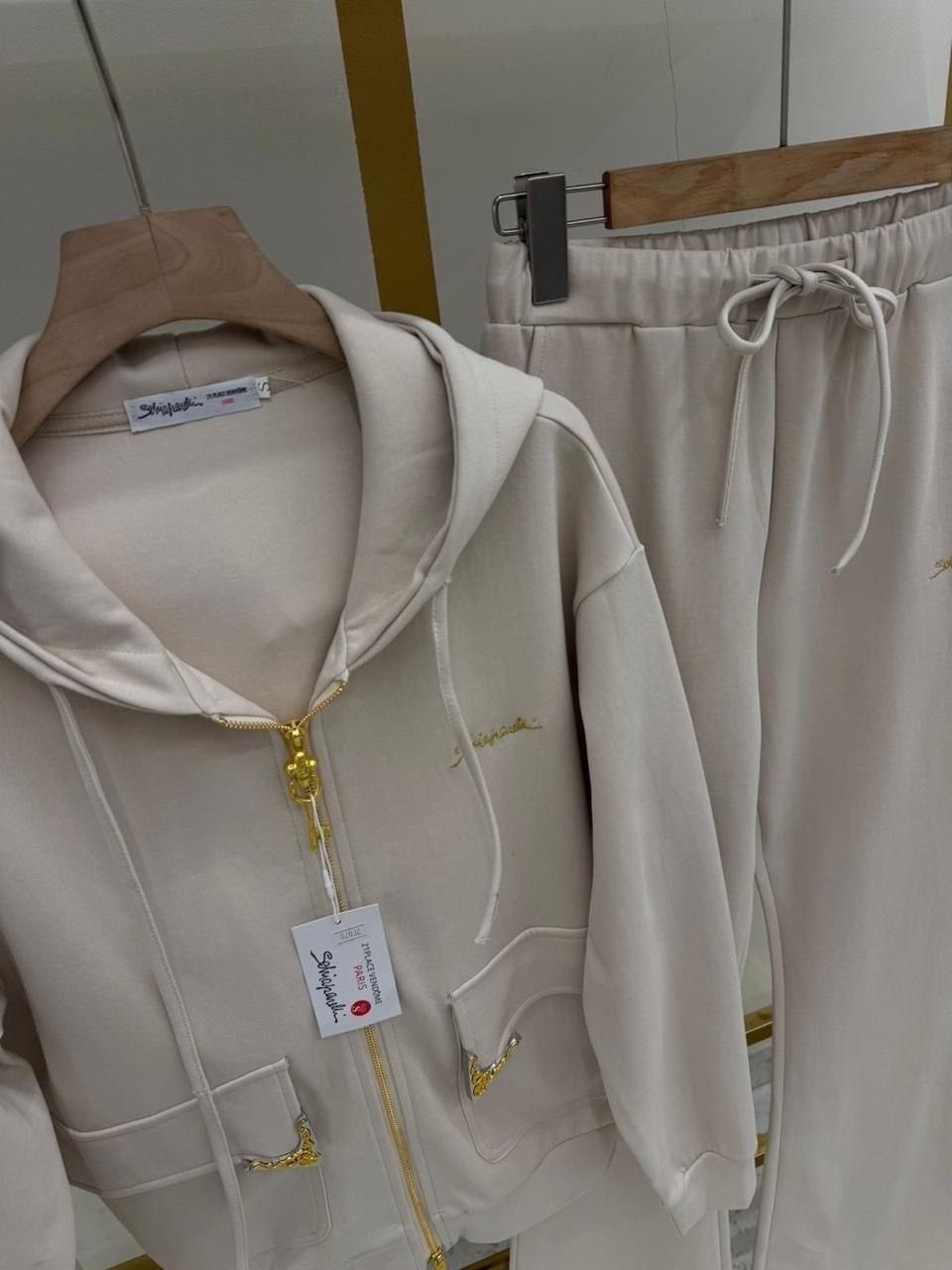 костюм бежевый,костюм стильный,костюм белый,костюм спортивный,костюм молочный